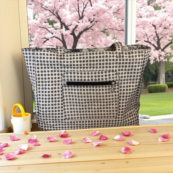 Bella Russo large Reversable Tote Bag in floral and polka Dott - Picture 3 of 4